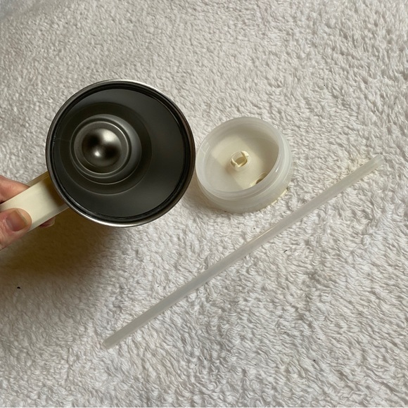 Stanley | adventure quencher travel tumbler 40 oz cup in cream - Picture 6 of 6